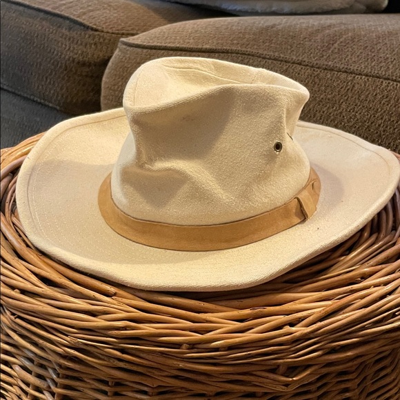 Banana Republic Accessories - Vintage Banana Republic Cream Canvas Safari Hat